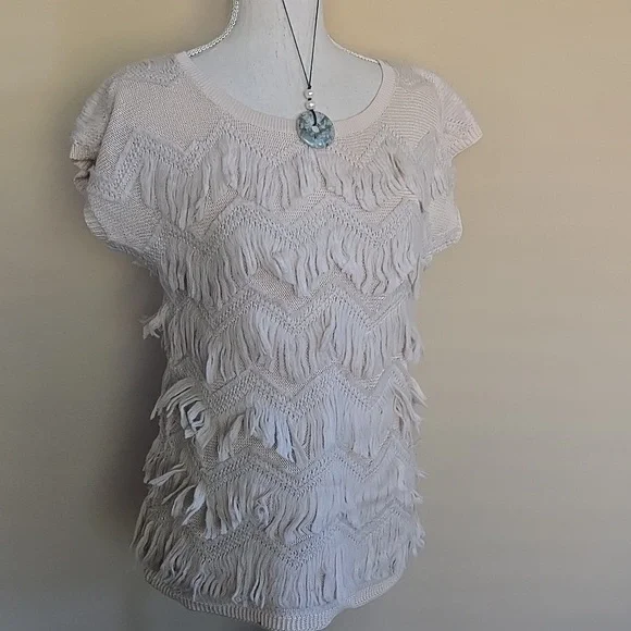 Anthropologie Little Yellow Bird Short-Sleeve Yarn Fringe Sweater Cream EUC - M - Picture 2 of 10